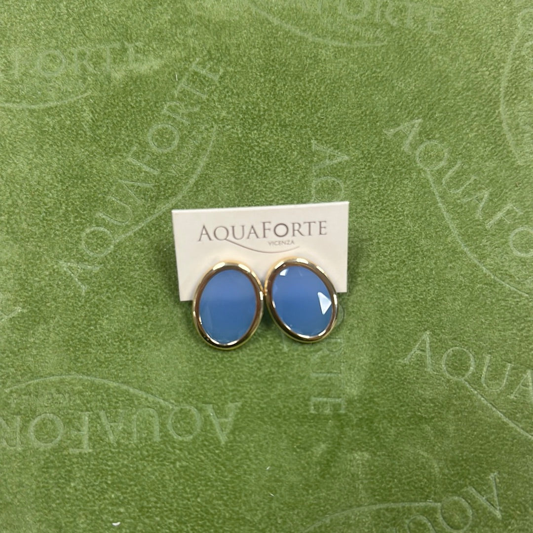 Caramelle Ovali stud earrings with Milky Blue glass paste