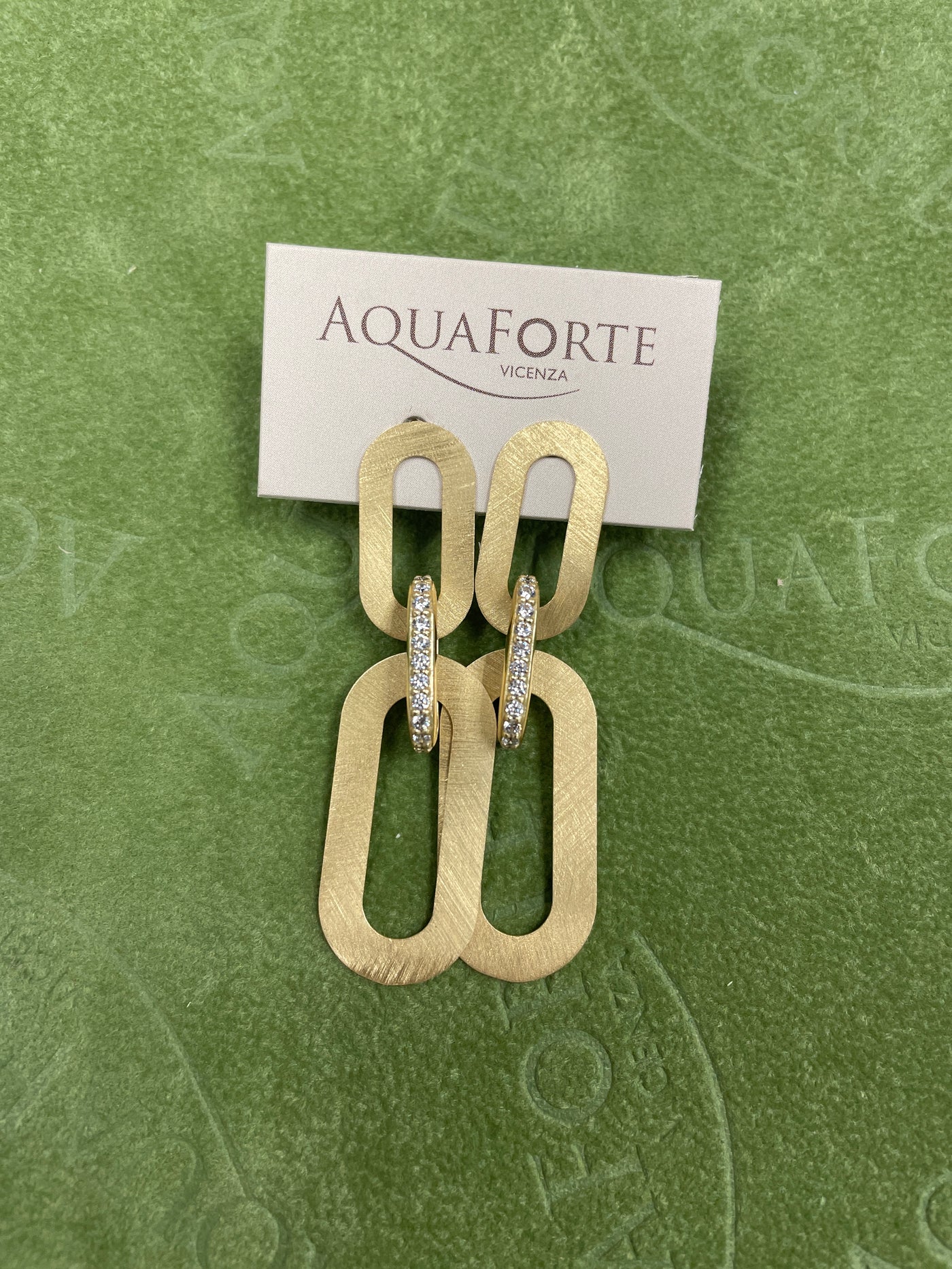 Gli Ovali medium-sized earrings with intertwined elements
